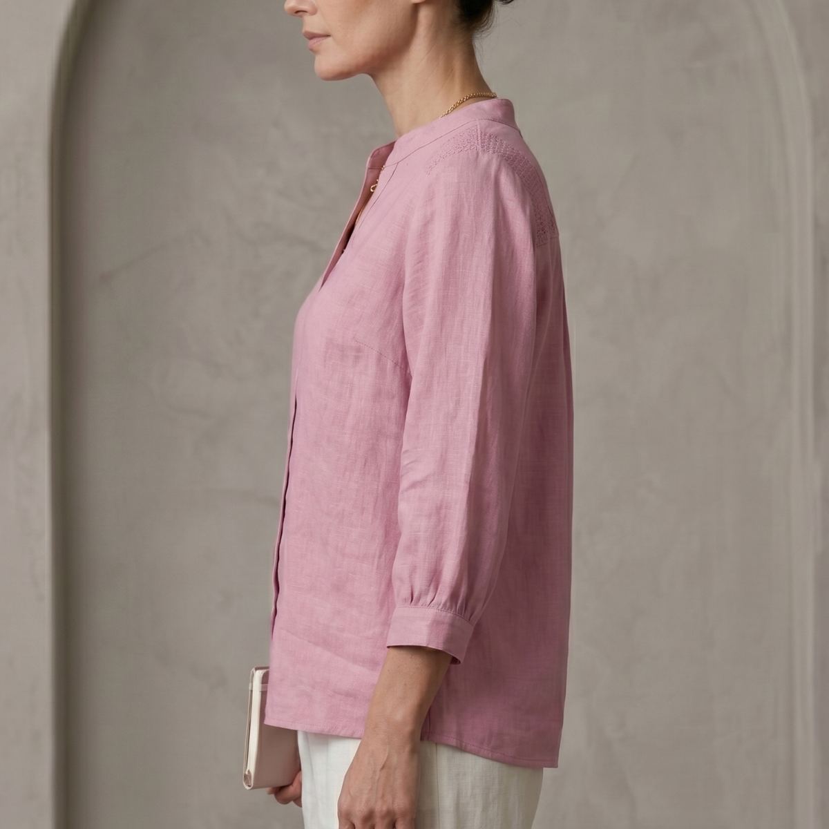 Camisa Feminina Julie™ com Manga 3/4 e Detalhe Renda -  Conforto, Elegância e Versatilidade para Todas as Ocasiões!
